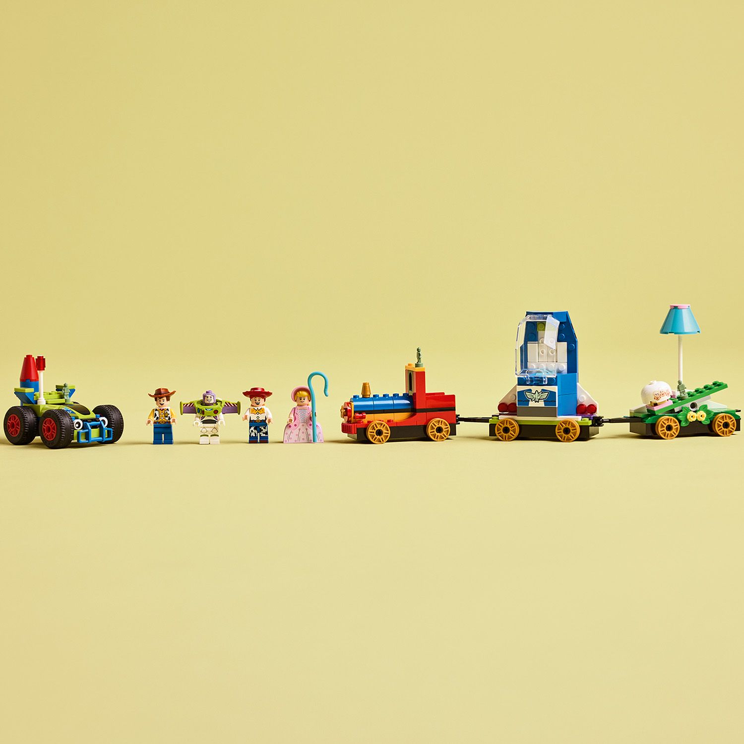 Mit vielen Fahrzeugen und Disney Figuren