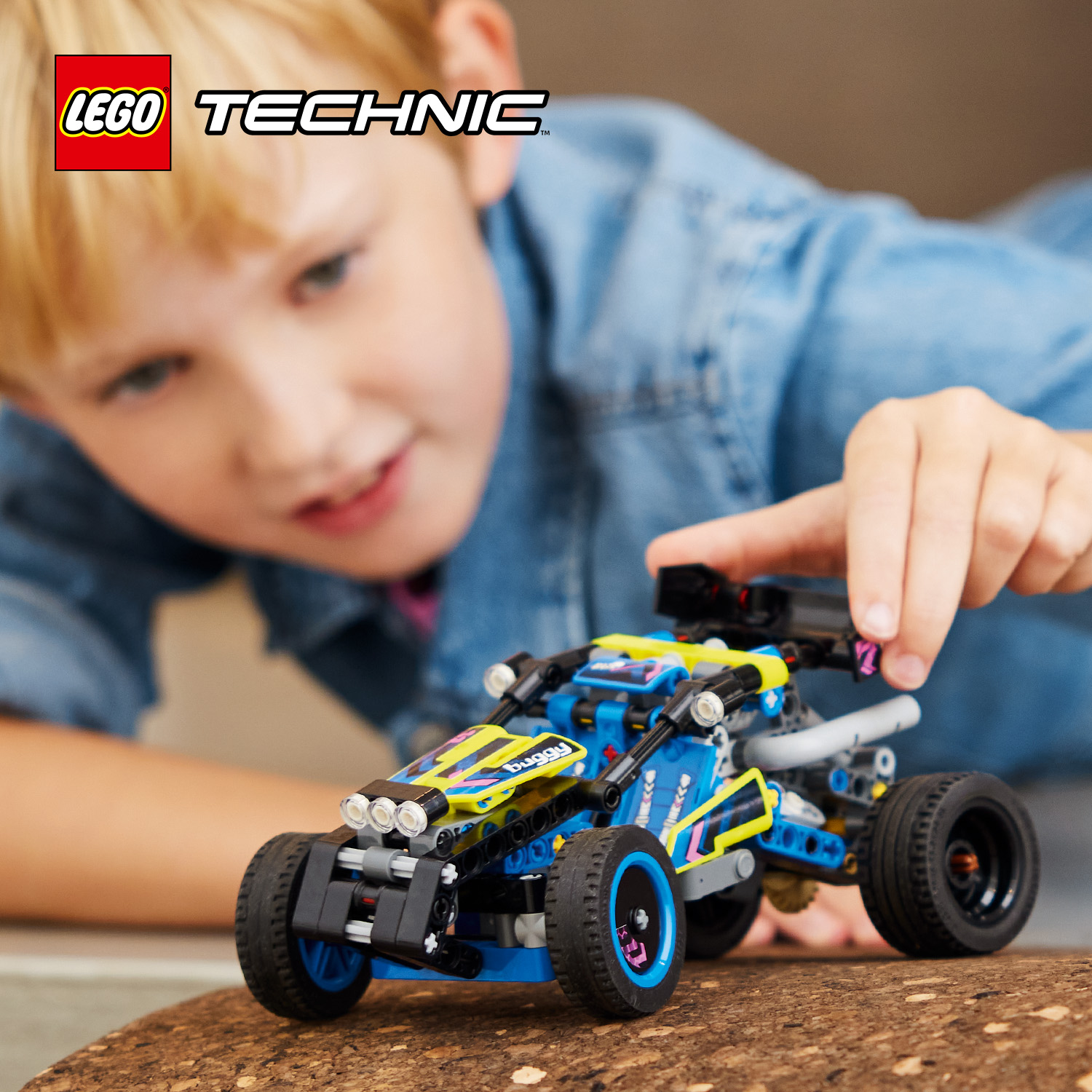 Der Rennbuggy ist ein cooles Spielzeugauto