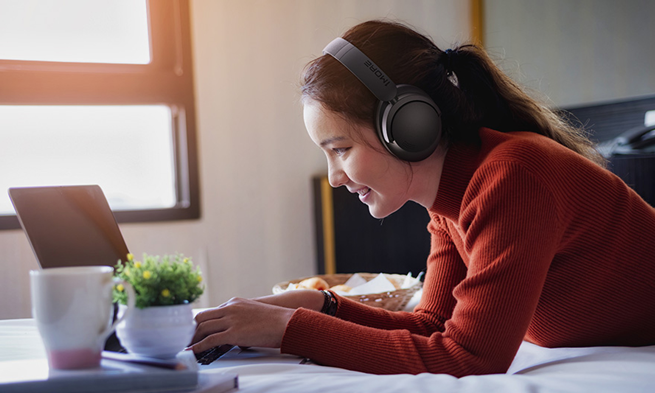 Kabellose Kopfhörer 1more SonoFlow SE Schwarz - Lifestyle-Grafik