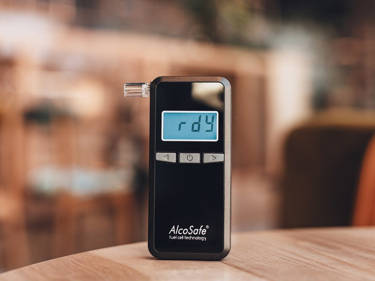 Alkomat Aisko Alcosafe F8 - Grafika z tłem