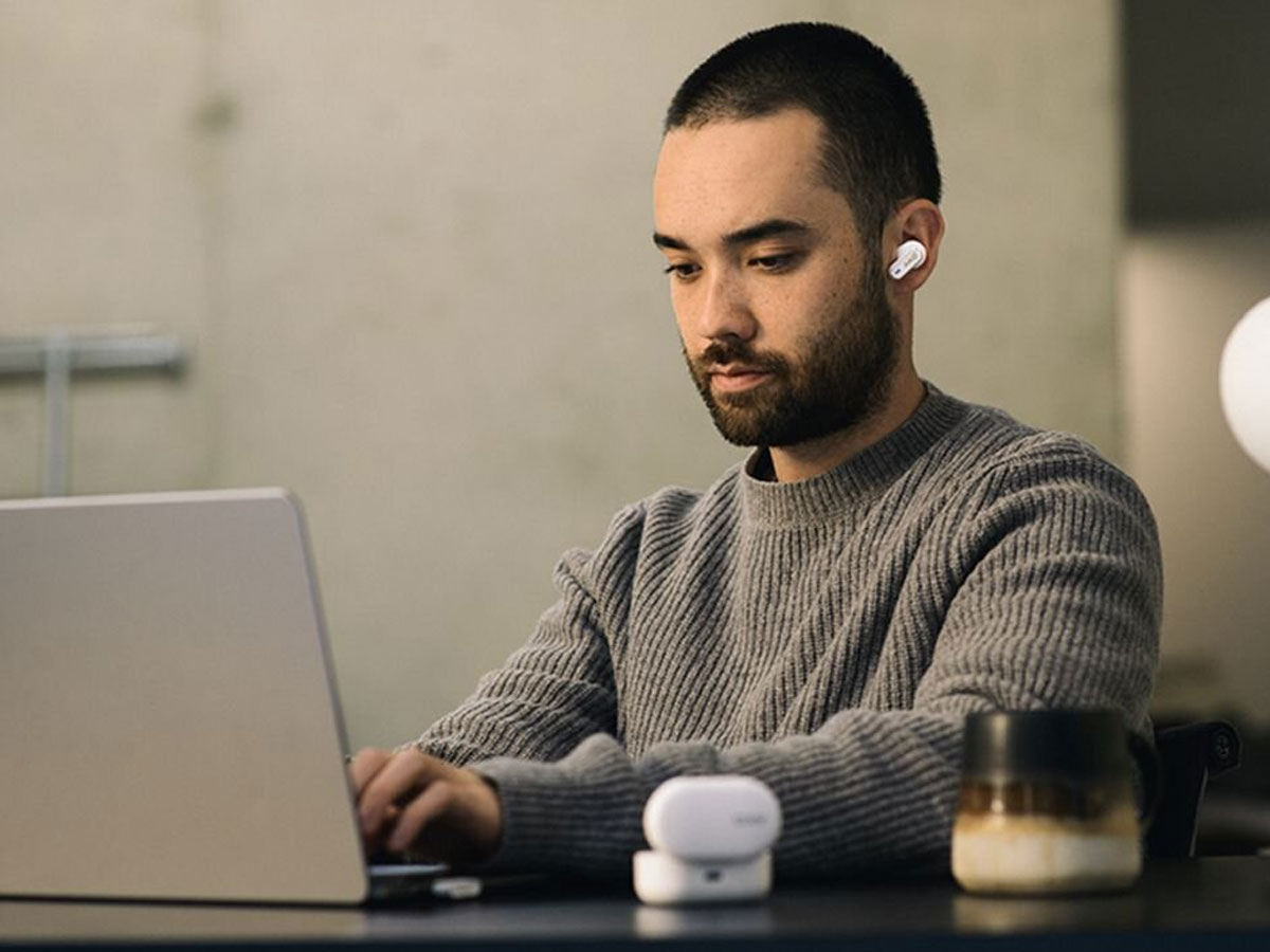 Bezprzewodige Kopfhörer AKG N5 Hybrid ANC - Lifestyle-Grafik