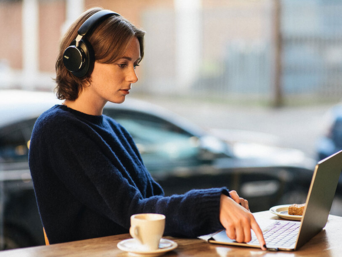 Drahtlose AKG N9 Hybrid ANC Kopfhörer - Lifestyle-Grafik