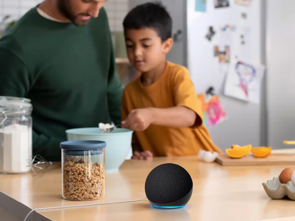 Intelligenter Lautsprecher Amazon Echo Dot 5 Kohle