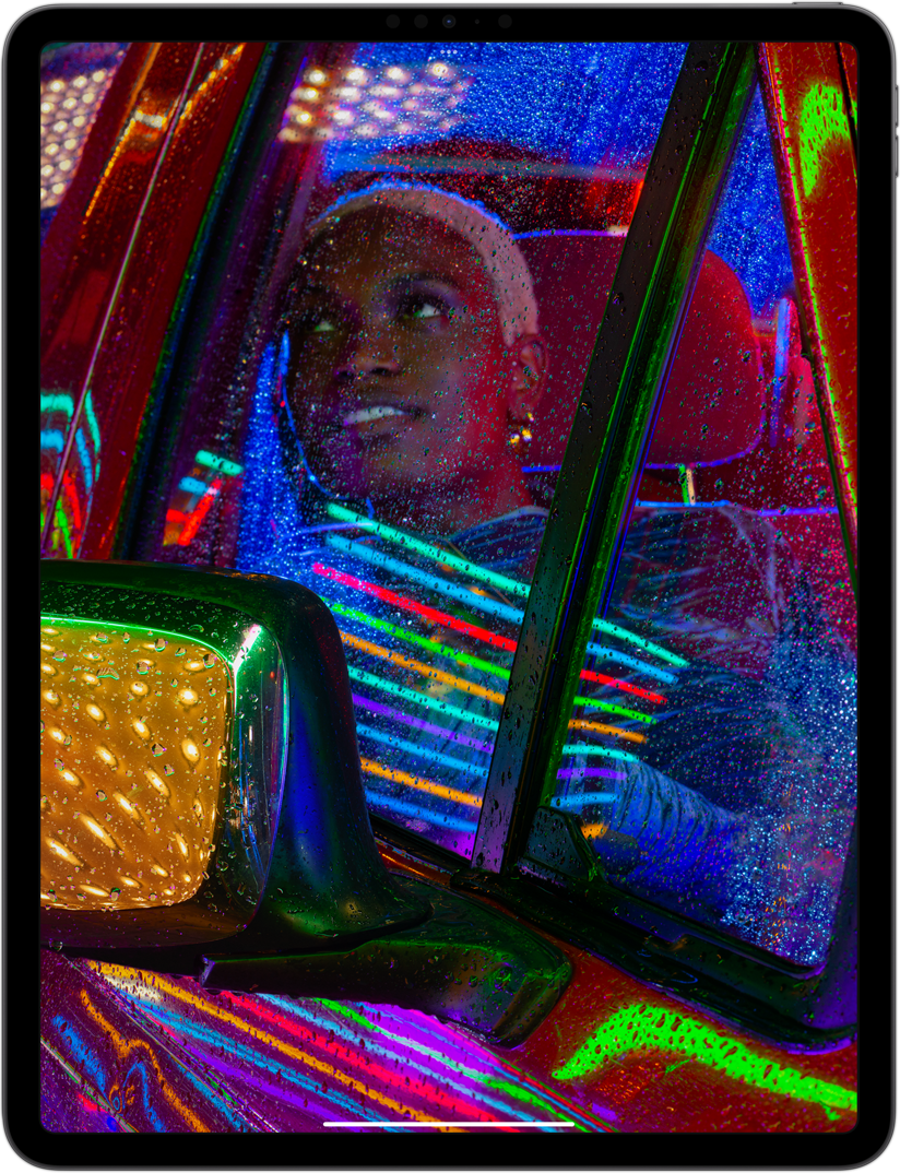 Liquid Retina XDR Display mit 12,9 Zoll, auf dem ein Foto im Vollbildmodus auf dem iPad Pro angezeigt wird.