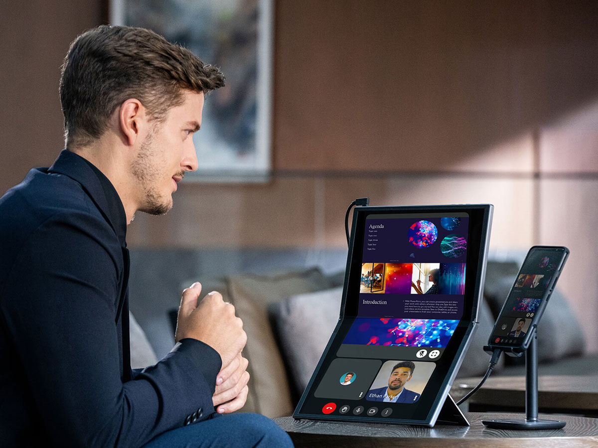 ASUS ZenScreen Fold OLED MQ17QH