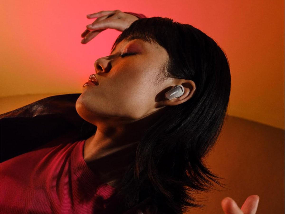 Drahtlose Bose QuietComfort Ultra Earbuds Weiß - Lifestyle-Grafik