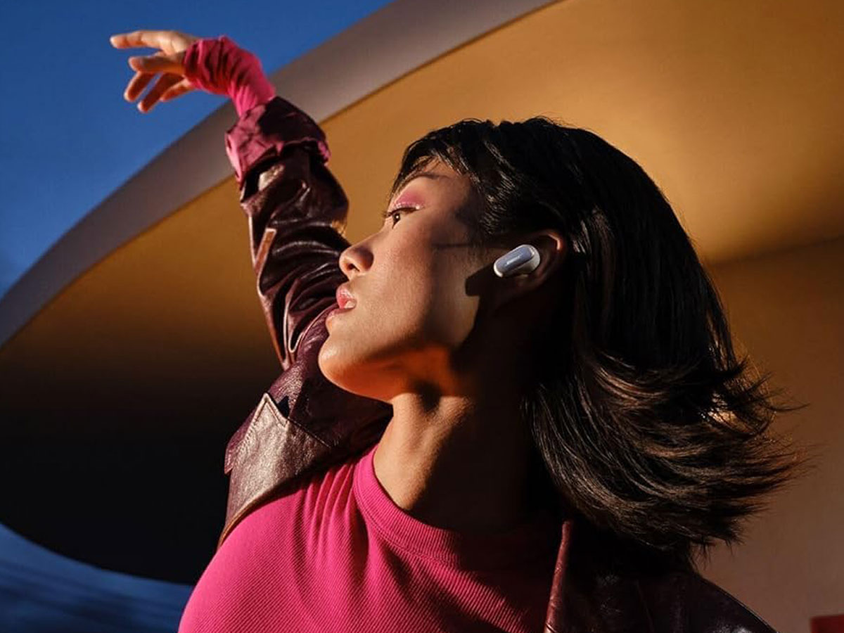 Drahtlose Bose QuietComfort Ultra Earbuds Weiß - Lifestyle-Grafik