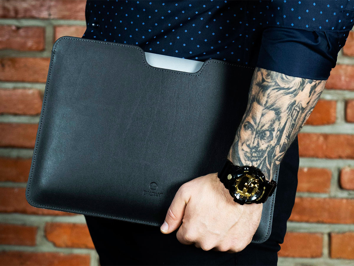 Baltan Hülle mit Aussparung MacBook Air 13'' M3 schwarz