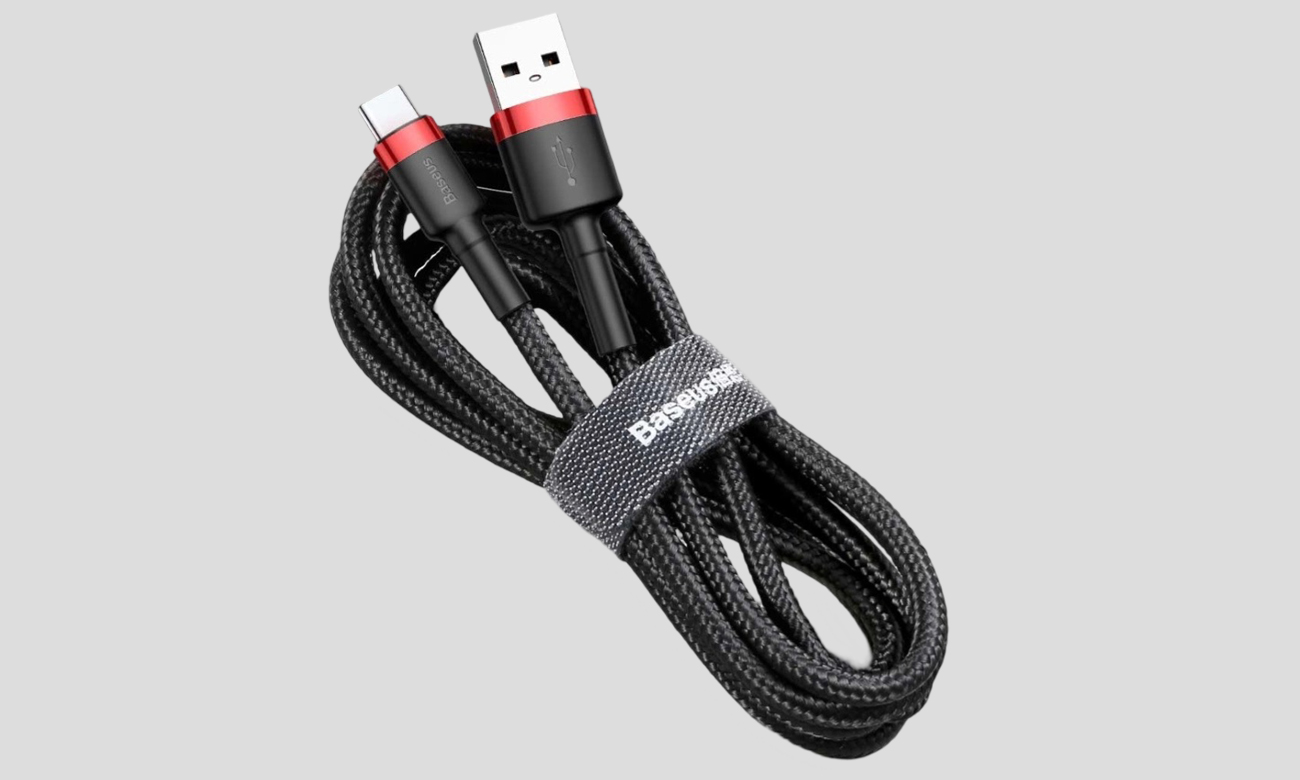 Baseus Cafule Kabel USB-A - USB-C 1m Schwarz-Rot - Bild mit Hintergrund
