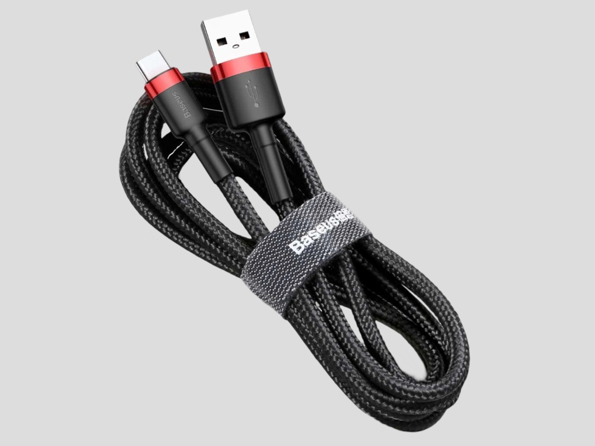 Baseus Cafule Kabel USB-A - USB-C 1m Schwarz-Rot - Bild mit Hintergrund