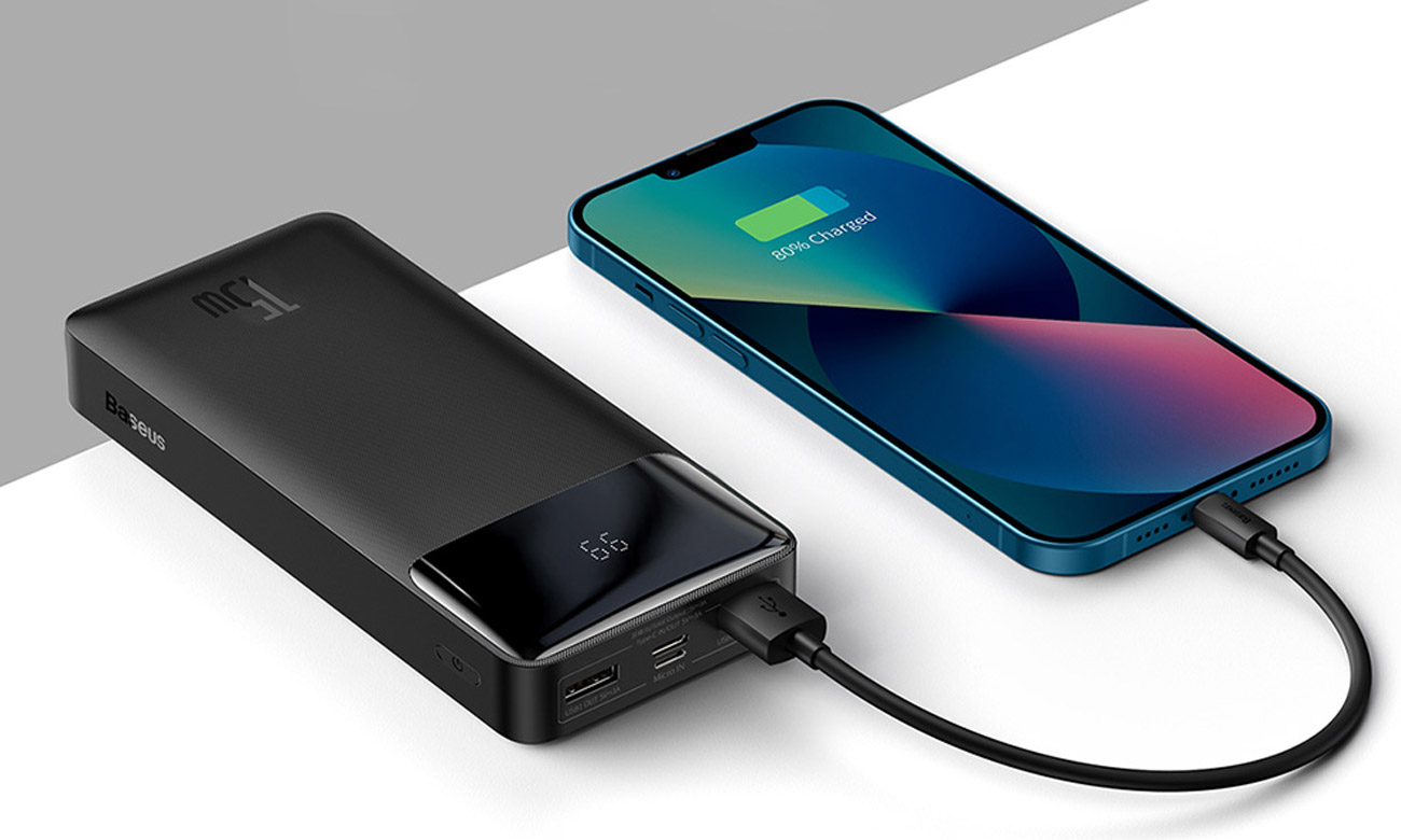 Powerbank Baseus Bipow podłączone urządzenie