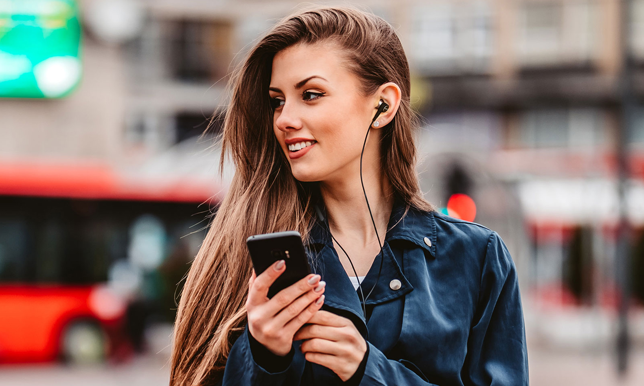 Słuchawki dokanałowe Creative Aurvana Trio LS - Grafika lifestyle