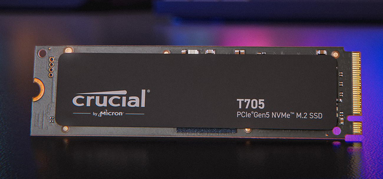 Dysk SSD M.2 Crucial T705 PCIe Gen5 NVMe - Grafika lifestyle