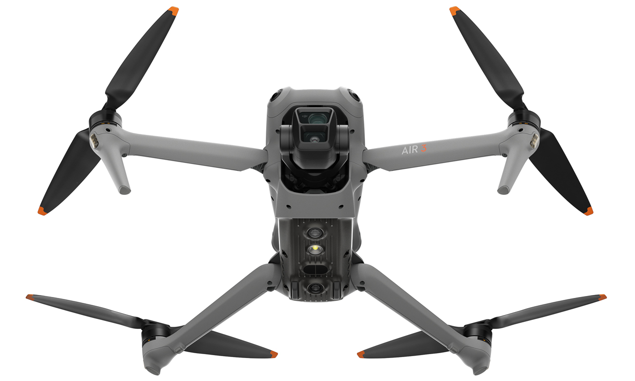 Drohne DJI Air 3 - Unteransicht im Winkel