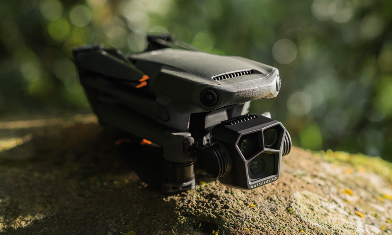 Dron DJI Mavic 3 Pro Cine  - Grafika lifestyle