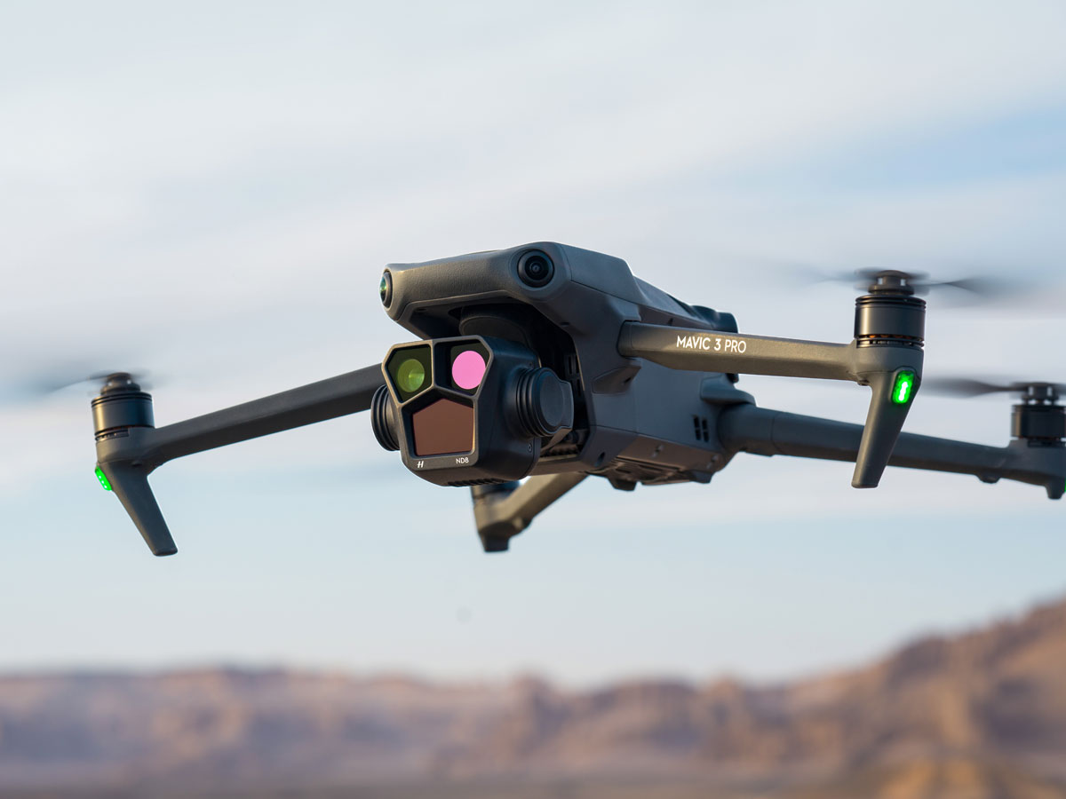 Drohne DJI Mavic 3 Pro - Lifestyle-Grafik
