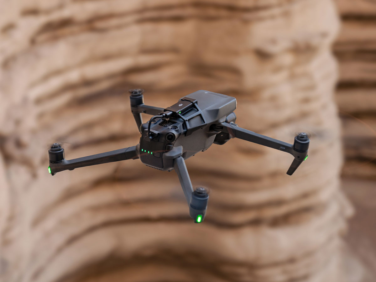 Drohne DJI Mavic 3 Pro - Lifestyle-Grafik