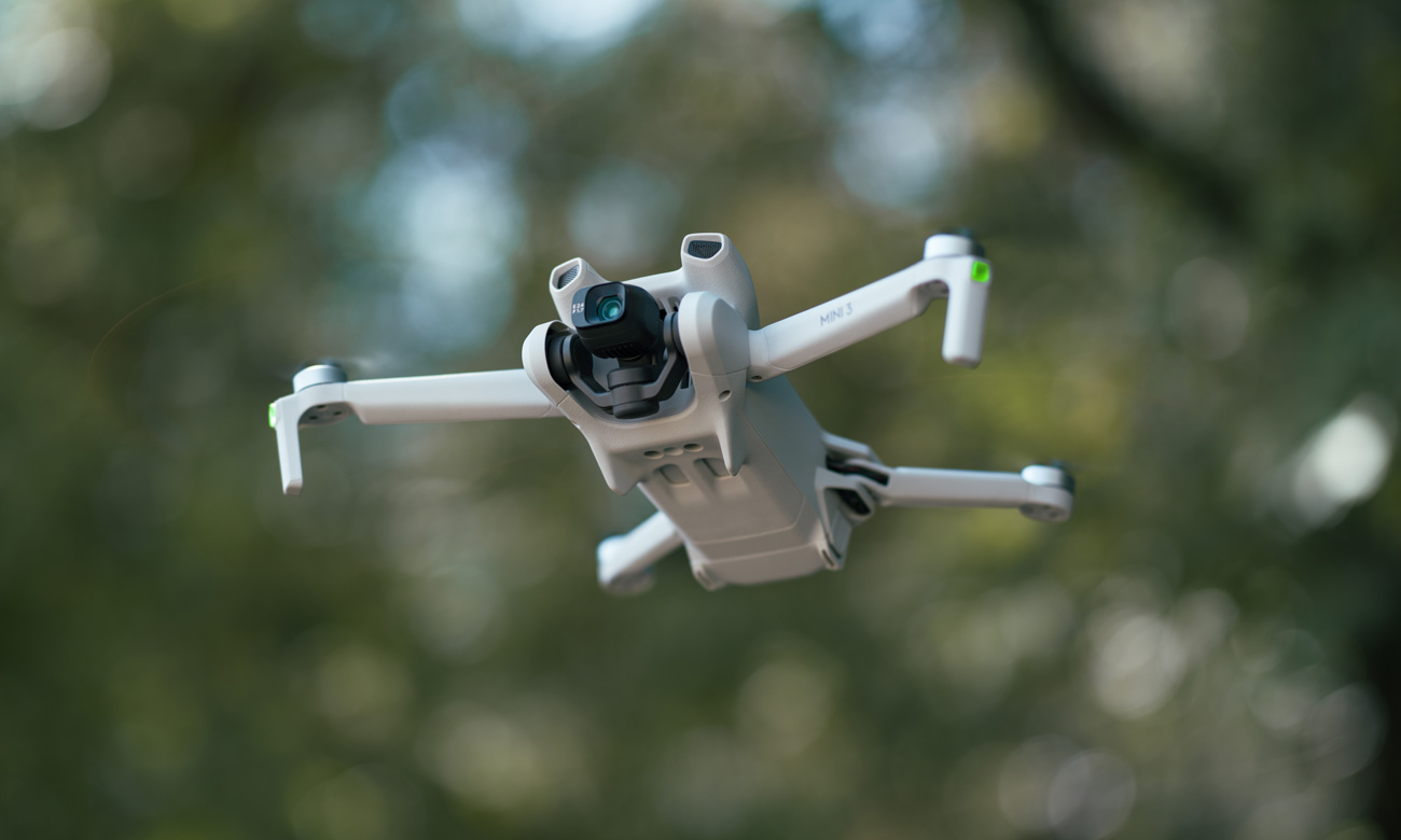 Dron DJI Mini 3 z aparaturą RC-N1 - Bogate w szczegóły filmy 4K