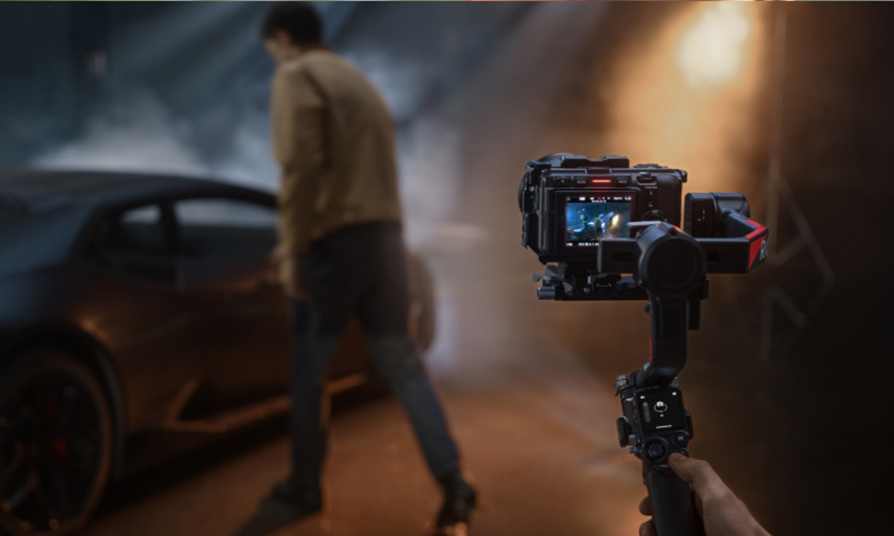 Gimbal DJI RS 4 Pro - Grafika lifestyle