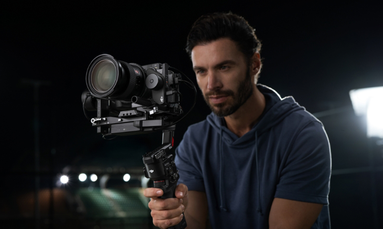 Gimbal DJI RS 4 - Grafika lifestyle