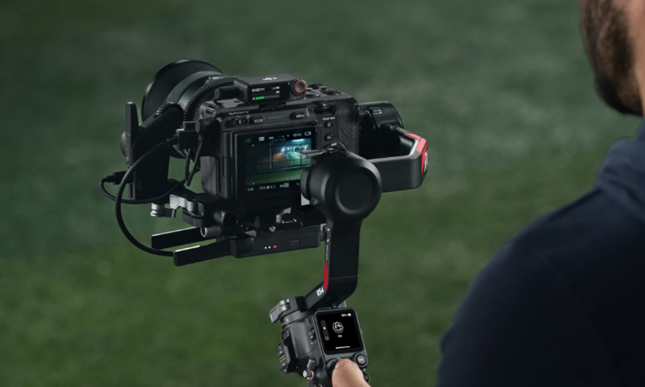 Gimbal DJI RS 4 - Grafika lifestyle