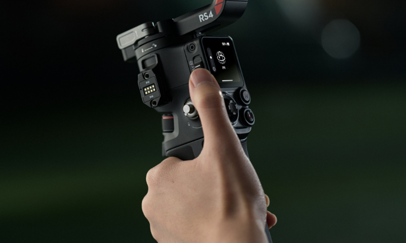 Gimbal DJI RS 4 - Grafika lifestyle