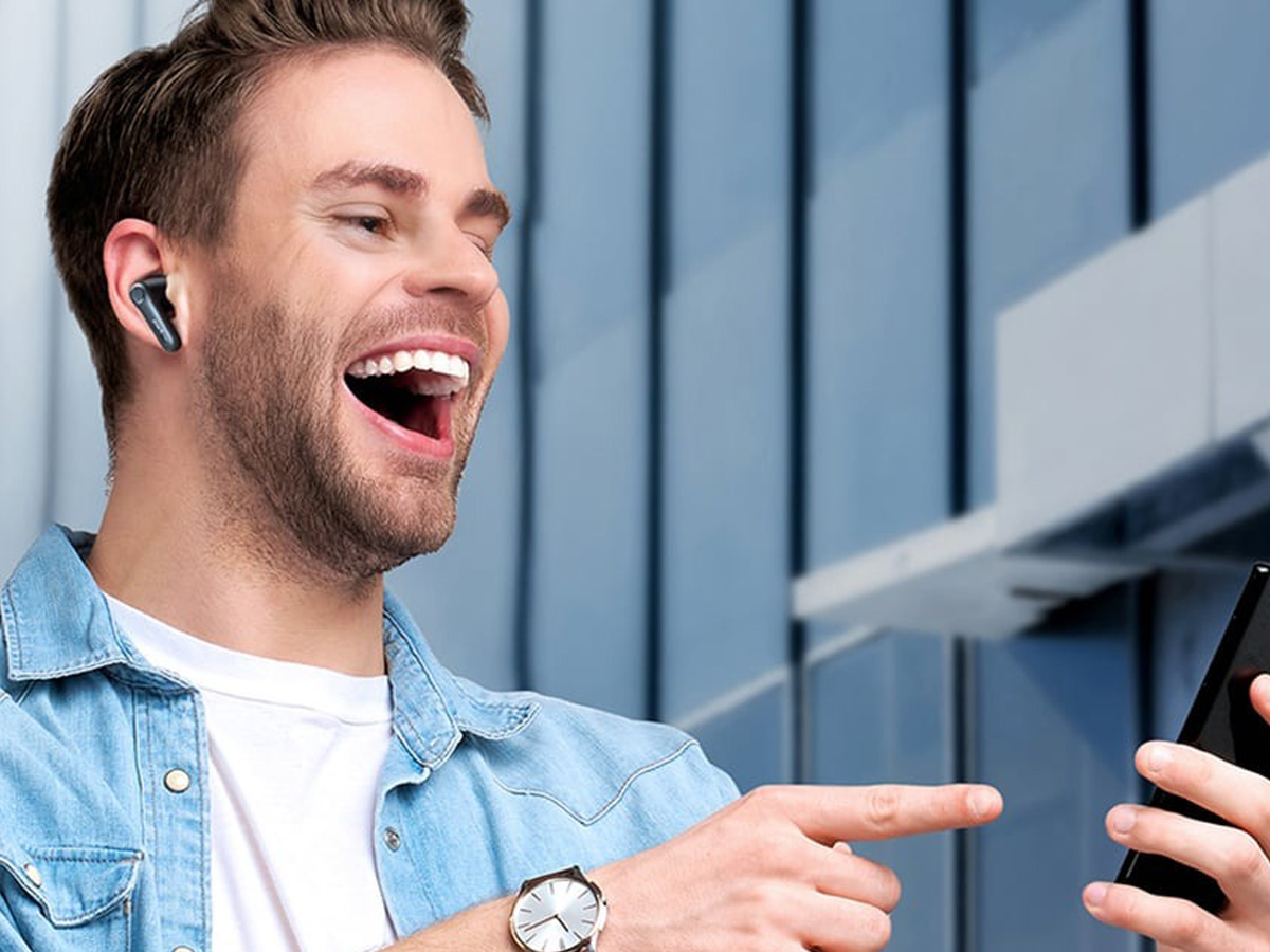 Drahtlose Kopfhörer EarFun Air Pro 4 ANC Schwarz - Lifestyle-Grafik