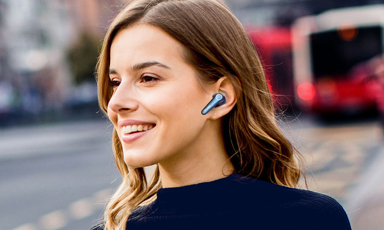 Słuchawki bezprzewodowe EarFun Air Pro 3 Niebieskie - Grafika lifestyle