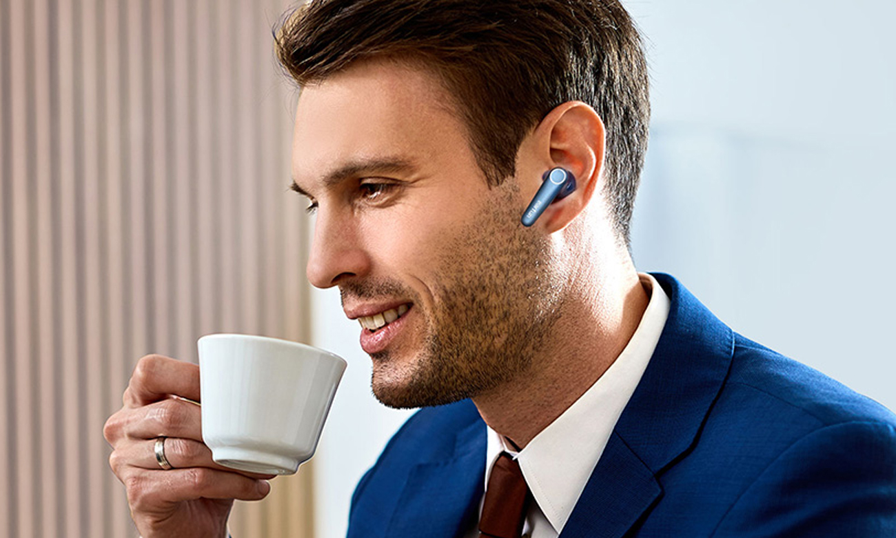 Słuchawki bezprzewodowe EarFun Air Pro 3 Niebieskie - Grafika lifestyle