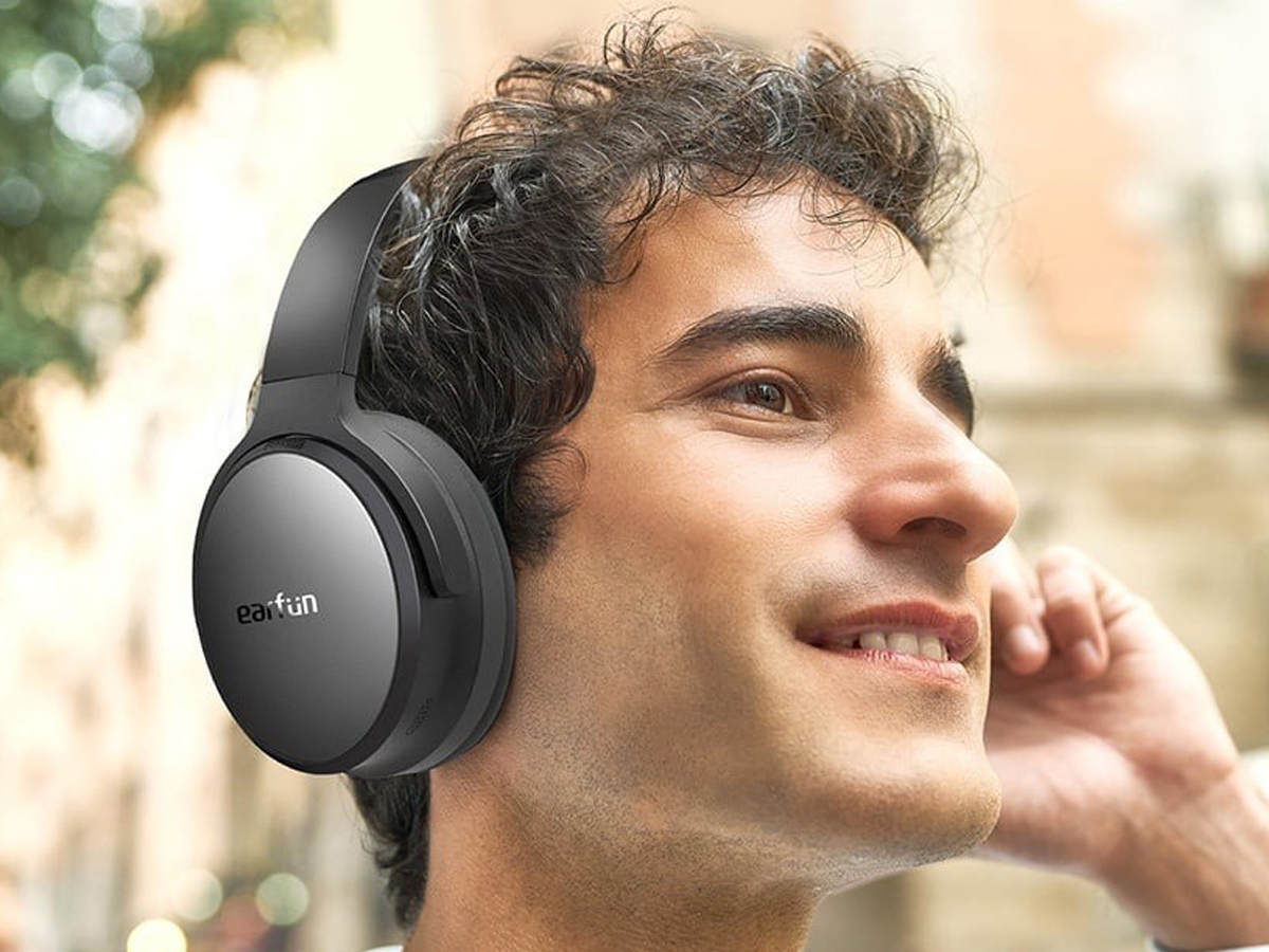 Drahtlose Kopfhörer EarFun Tune Pro Schwarz - Lifestyle-Grafik