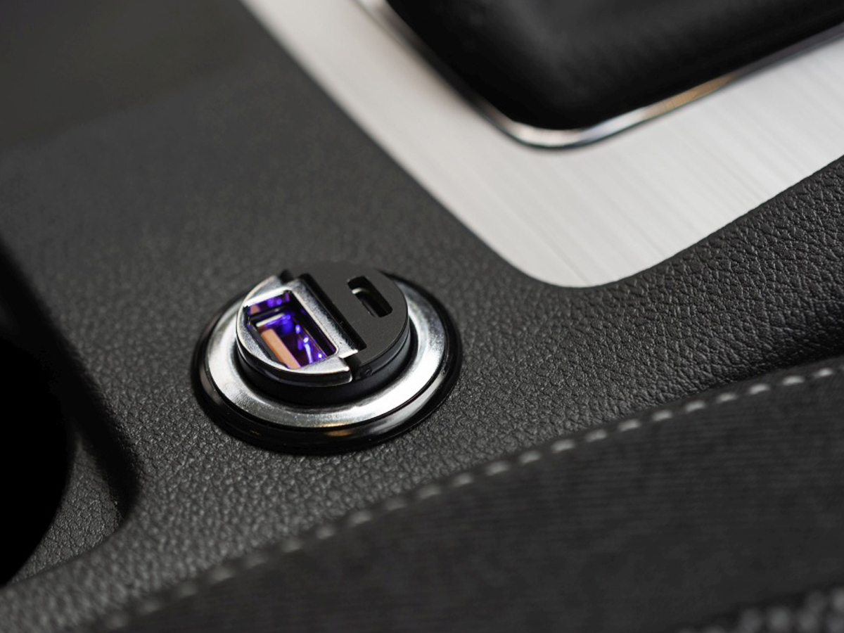 FIXED USB-C/USB Autoladegerät 30W schwarz