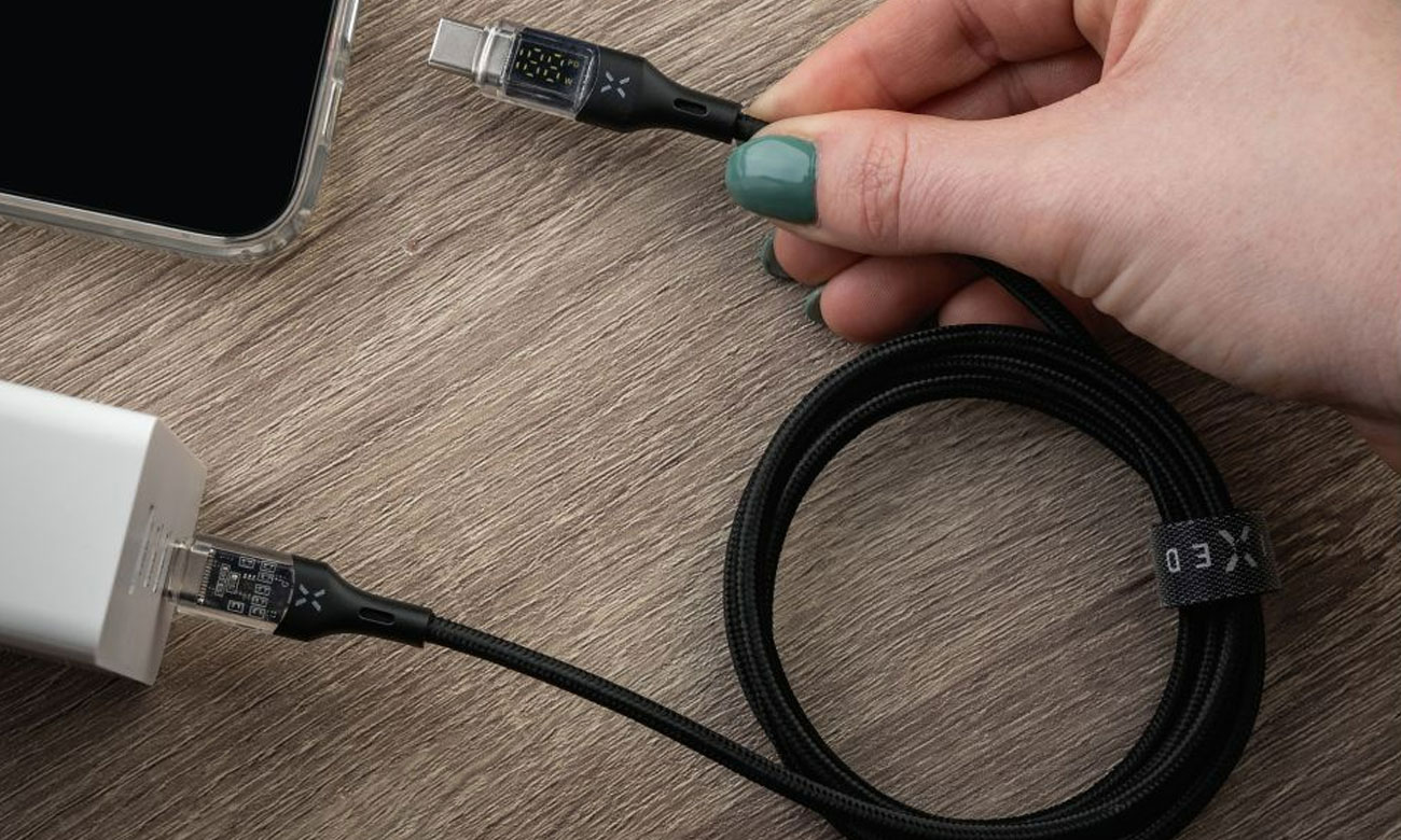 FIXED Kabel USB-C/USB-C mit 2m Bildschirm PD 100W schwarz