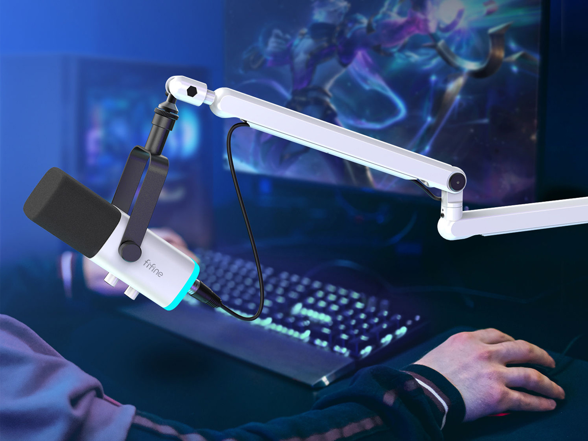 Uchwyt i statyw mikrofonowy Fifine BM88W Biały - Grafika lifestyle