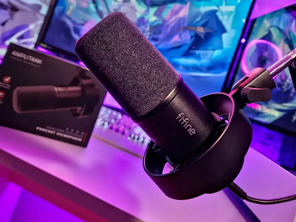 Fifine T688 Mikrofon-Set mit XLR- und USB-Stativ - Lifestyle-Grafik