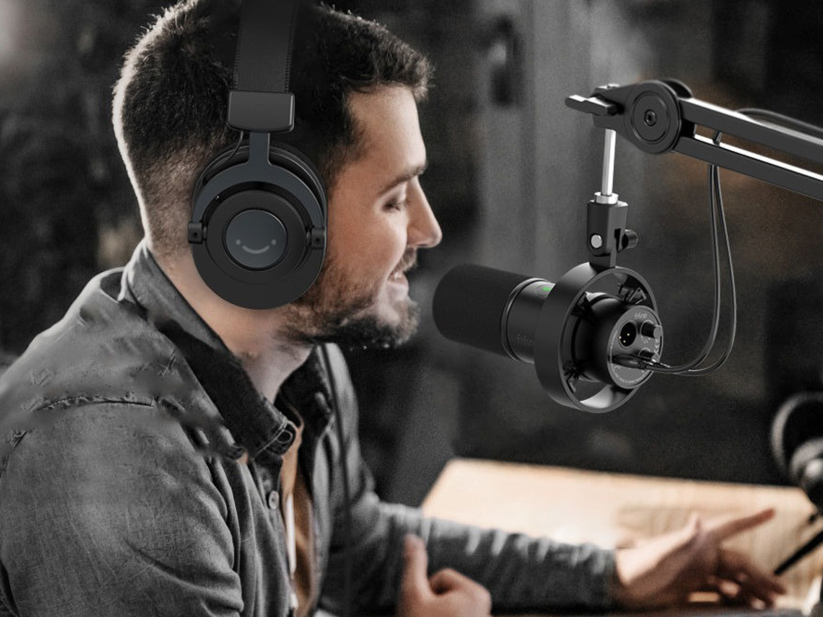 Fifine T688 Mikrofon-Set mit XLR- und USB-Stativ - Lifestyle-Grafik