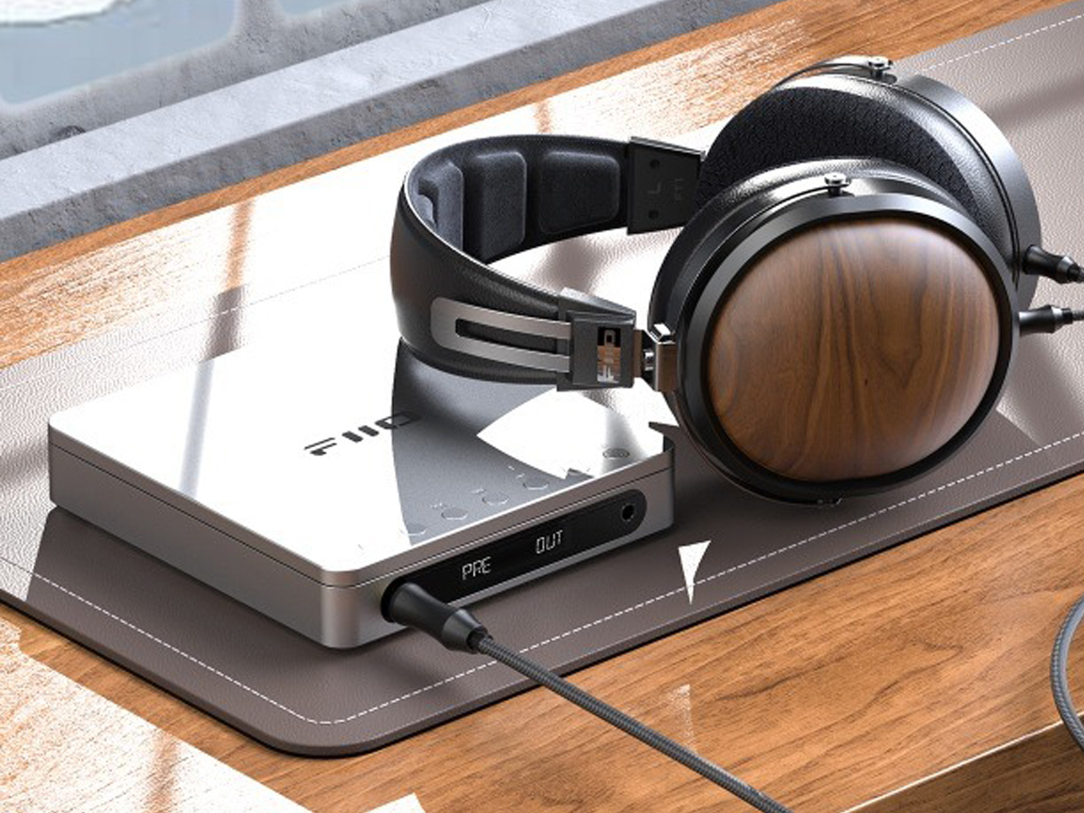 Tragbarer CD-Player FiiO DM13 - Lifestyle-Grafik