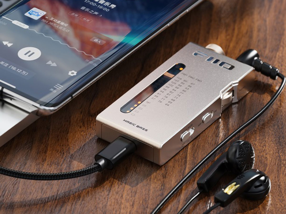 Tragbarer FM-Radio-Player FiiO RR11 - Lifestyle-Grafik