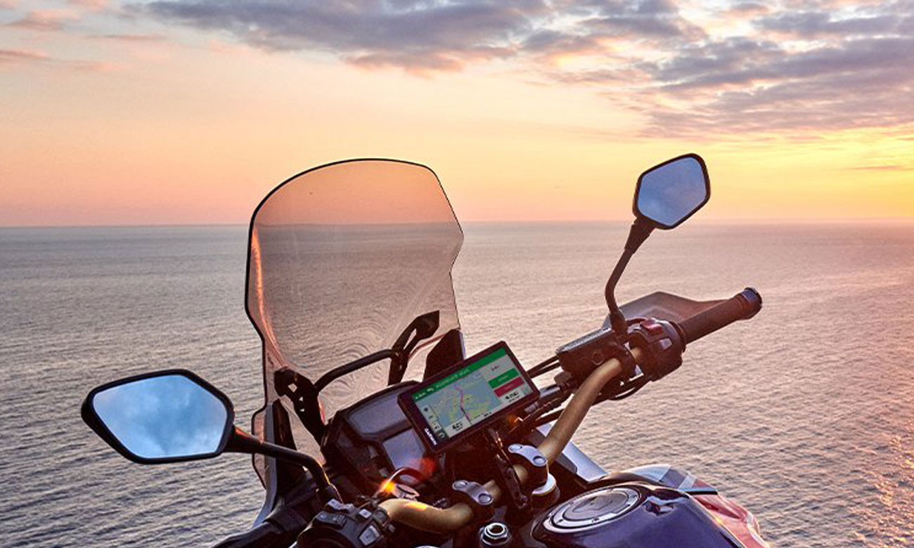 Vorinstallierte Straßen- und topografische Karten