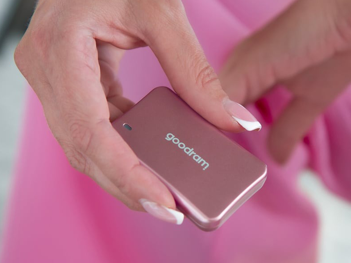 Externe SSD-Festplatte GOODRAM HX200 2 TB Roségold