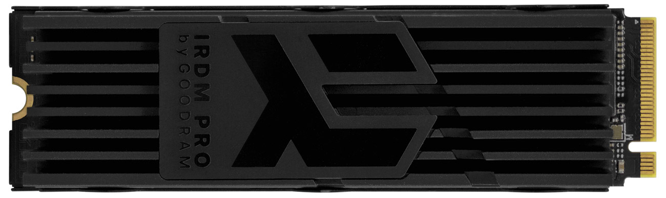 SSD M.2 GOODRAM IRDM PRO 4 TB - Ansicht von oben, montierter K&uuml;hlk&ouml;rper