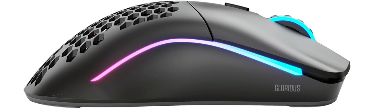 Programowalne przyciski i podświetlana obudowa