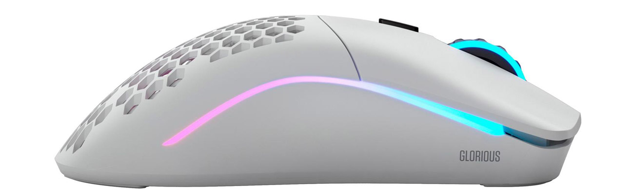 Programowalne przyciski i podświetlana obudowa