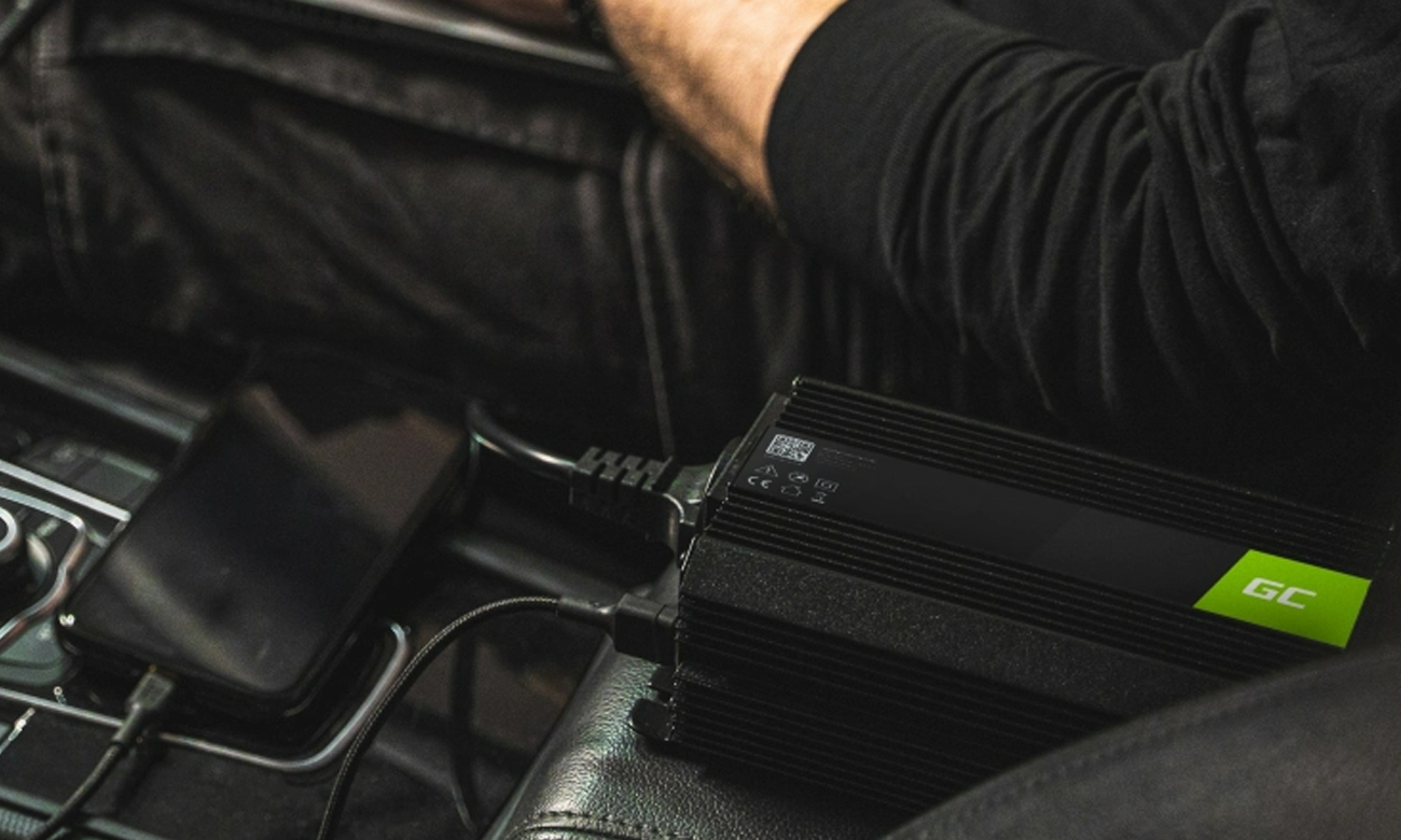 Auto-Wechselrichter Green Cell Inverter im Auto