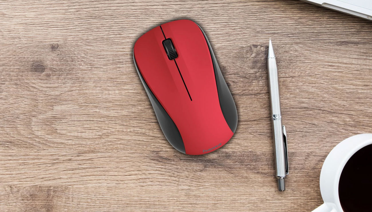 Hama MW-300 V2 Maus auf dem Schreibtisch