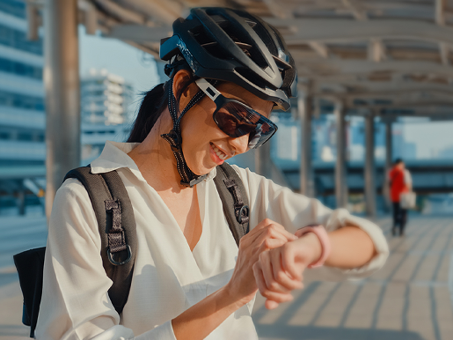 Hama Smartwatch 6010 am Handgelenk