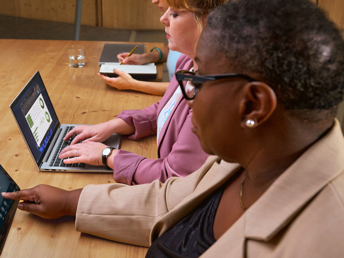 HP EliteBook 840 G11 porty boczne