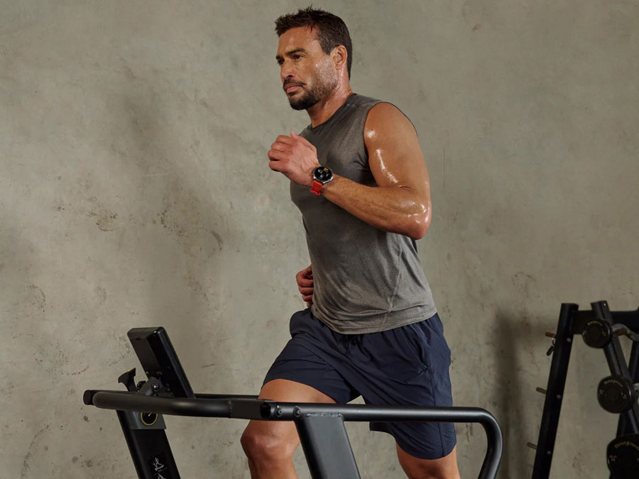 Amazfit Balance 2 Bildschirm und orangefarbiger Streifen