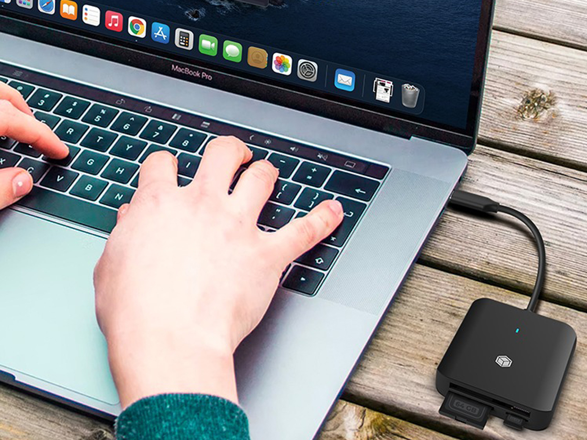 ICY BOX IB-CR403-C3 Kartenleser - Lifestyle-Grafik