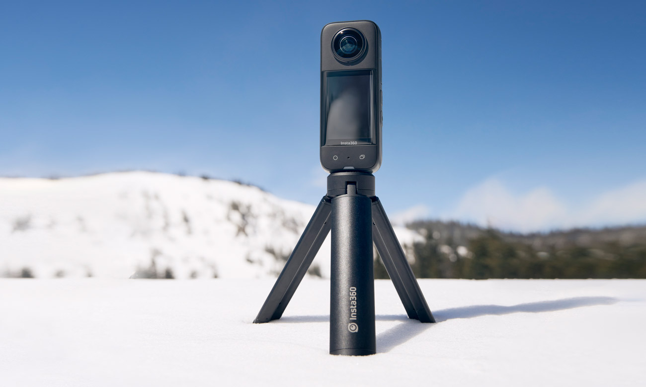 Kamera Insta360 X3 auf Schnee