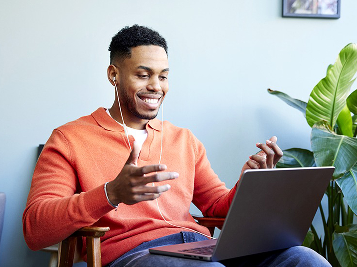 Kabelgebundene Kopfhörer JBL Tune 310C USB-C - Lifestyle-Grafik